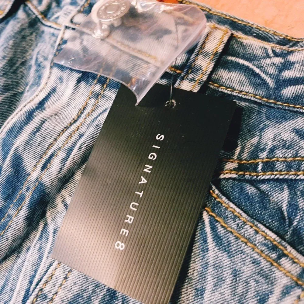 Signature8 Denim Skirt size Medium NWT